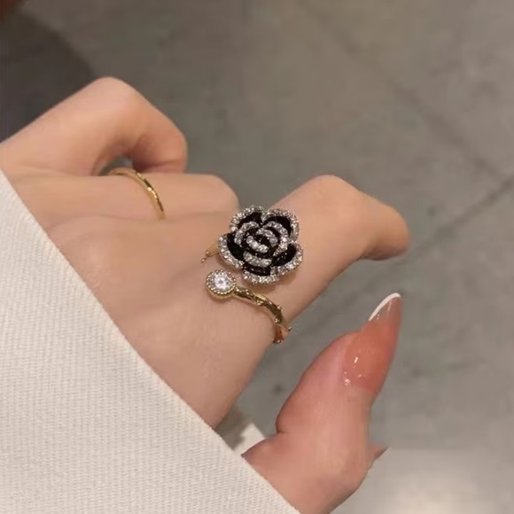 4 pieces Elegant Black and Gold Flower Jewelry Set - Picture 8 of 11